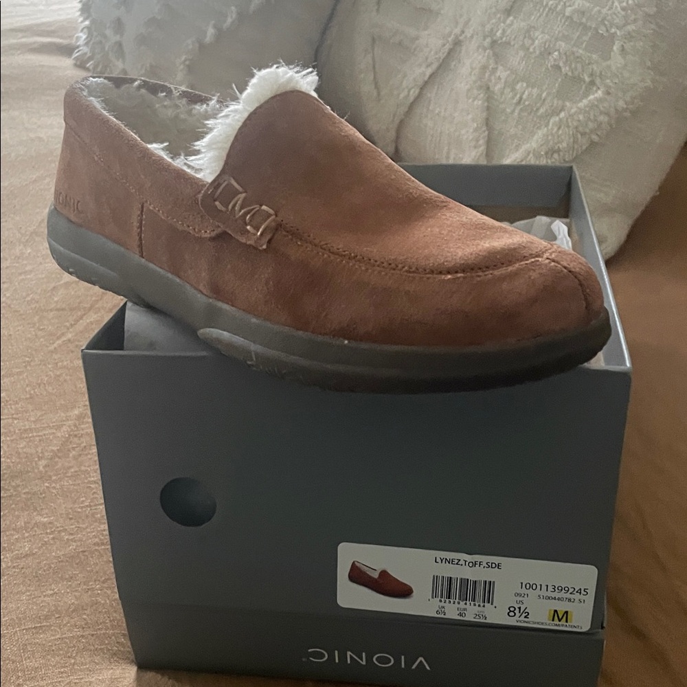 Vionic Womens Tan Suede Slippers